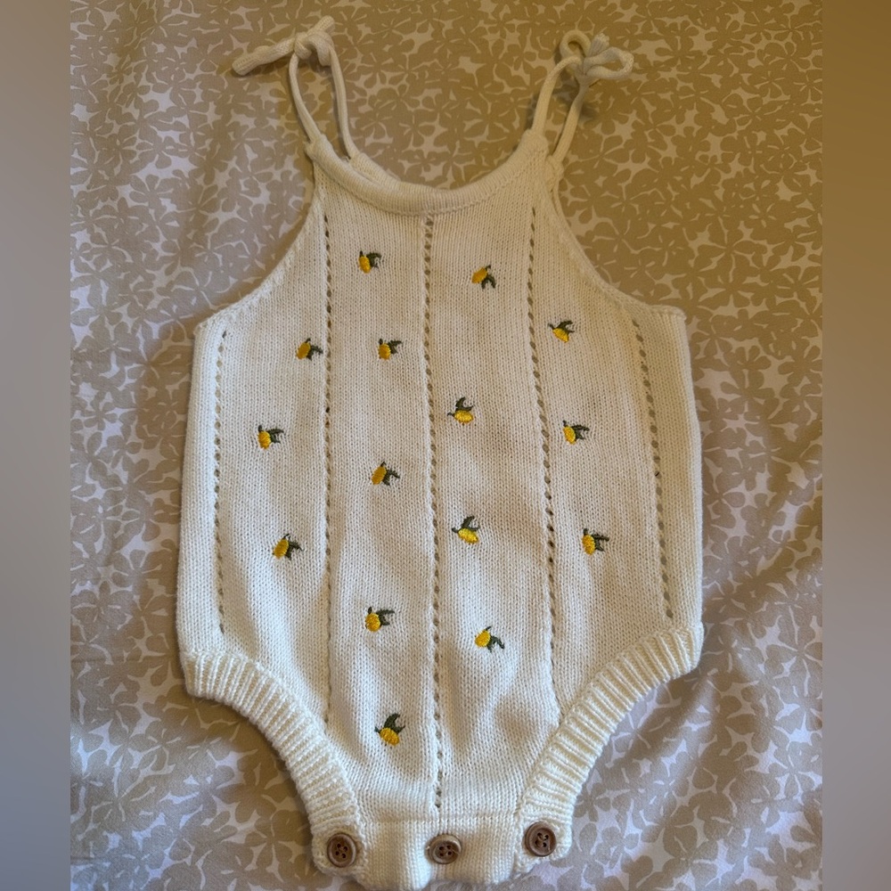 Oat Co Lemon Onesie 6-12months